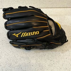 Mizuno baseball glove